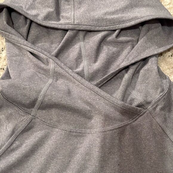 Danskin Gray Pullover Hoodie Tunic Top Size Small w Thumb Holes & Front Pocket - Picture 3 of 7